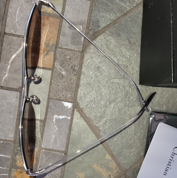 GORGEOUS DIOR SUNGLASSES WITH CASE - Picture 5 of 10